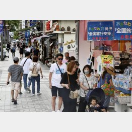 特に沖縄は感染者が急増中（那覇市国際通り）／（Ｃ）共同通信社