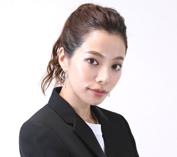 桜井ユキがドラマやCMで存在感 目力が武器の遅咲きの主演級女優｜日刊