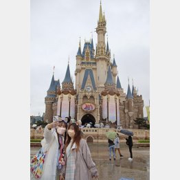 開園40周年で盛り上がる東京ディズニーランドに安く行くなら今のうち！（Ｃ）共同通信社