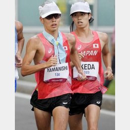 東京五輪も暑かったが…（男子20キロ競歩で銀の池田尚希と銅の山西利和＝左）／（Ｃ）共同通信社