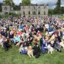 祝！ ゴールデンレトリバー誕生155年…犬＆飼い主が英スコットランドの聖地に大集合