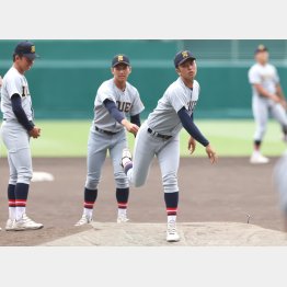 エース高橋ら投手王国の仙台育英（甲子園見学で）／（Ｃ）日刊ゲンダイ