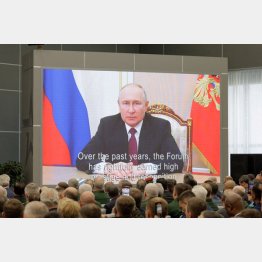 「国際軍事技術フォーラム『Army-2023』」で、演説するロシアのプーチン大統領（Ｃ）ロイター／ロシア国防省