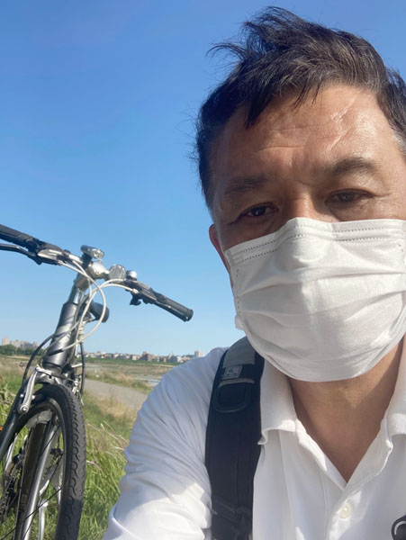多摩川の遊歩道をサイクリング（提供写真）