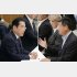 処理水海洋放出をめぐり、全漁連の坂本会長（右）と面談（岸田首相＝左）／（Ｃ）共同通信社