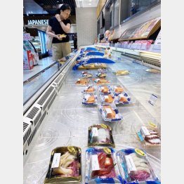 日本産の刺し身が消えた中国・上海市の食品スーパー（Ｃ）共同通信社