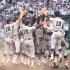 107年ぶり2度目の優勝に歓喜する慶応ナイン（Ｃ）日刊ゲンダイ