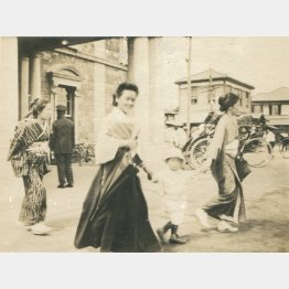 大正時代の後半（1920年代）東京の新橋駅（Ｃ）イマジンネット画廊所蔵／共同通信イメージズ