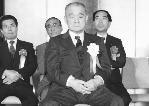記事には金丸信・前自民党副総裁の実名は一字もなかった（Ｃ）日刊ゲンダイ