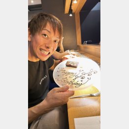 44歳の誕生日を迎えたしみけん（提供写真）