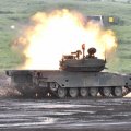 日本の防衛に大量の戦車や大砲は必要か？ ドローン整備が遅れる原因に