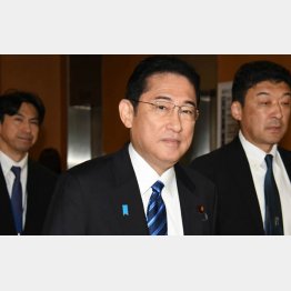 地味な内閣改造、実は解散に向けた布陣？（岸田首相＝中央）／（Ｃ）日刊ゲンダイ