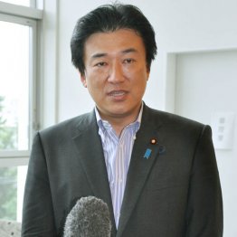 2015年「文化芸術懇話会事件」、即刻木原稔氏は自民党青年局長を更迭となった（当時、会見をする同氏）／（Ｃ）共同通信社