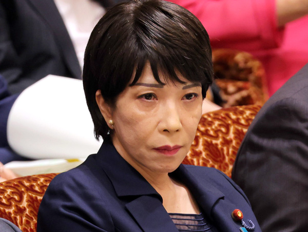 「大臣職と兼務は困難」と、何とも苦しい言い訳（高市早苗大臣）／（Ｃ）日刊ゲンダイ