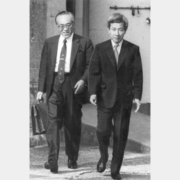 保釈されたリクルートの江副浩正元会長（1989年）／（Ｃ）日刊ゲンダイ