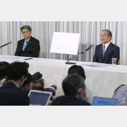 反論会見する旧統一教会の岡村信男法務局長（右）と福本修也顧問弁護士（Ｃ）共同通信社