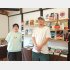 店主の松井良太さん（右）と妻の桃子さん（Ｃ）日刊ゲンダイ