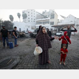 イスラエルとハマスの抗争で空爆を受け続け、途方に暮れるパレスチナ自治区ガザの人々（Ｃ）ロイター