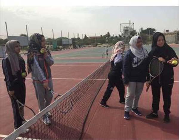大学の授業では女子もテニスを（2018年ガザ）／（撮影）小田切拓