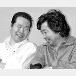 山田洋次監督（右）と渥美清（Ｃ）共同通信社