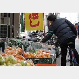 野菜の値上がりも凄まじい…（Ｃ）日刊ゲンダイ