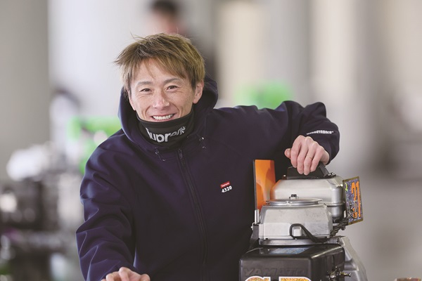 弾みをつける峰竜太 一般財団法人日本モーターボート競走会提供