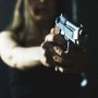 米国で銃社会の深刻な問題が浮き彫りに…母親が不法侵入者と誤認して息子を銃撃