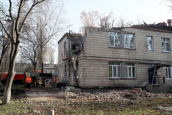 25日、ロシアによるドローン攻撃で破壊された首都キーウにある幼稚園（Ｃ）ロイター／Ukrinform／NurPhoto