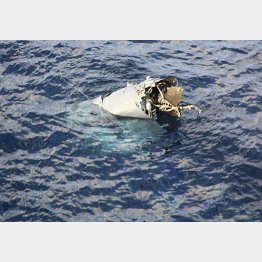 鹿児島・屋久島沖で見つかった、米軍のＣＶ-22オスプレイの残骸とみられるもの（第十管区海上保安本部提供）