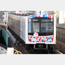昨30日から運行開始した地下鉄大阪メトロ御堂筋線の「2025年大阪・関西万博」ラッピング列車（Ｃ）日刊ゲンダイ