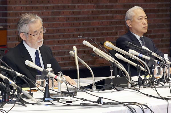 薬物事件の責任をとり、日本大学の酒井健夫学長（左）と澤田康広副学長は辞任（Ｃ）日刊ゲンダイ