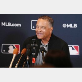 MLBウィンターミーティング会見で、大谷との面談を明かしたドジャースのデーブ・ロバーツ監督（Ｃ）ロイター／USA TODAY Sports