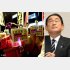 今こそ「増税メガネ」に怒りをぶつけるときだ（首相官邸前までのインボイス中止要求デモ行進、岸田首相＝右）／（Ｃ）日刊ゲンダイ