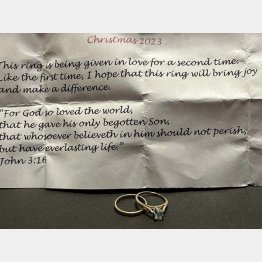 「この指輪が愛を込めて贈られるのは2度目です」／（キリスト教プロテスタントの「救世軍」のフェイスブックから）