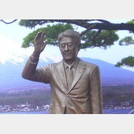 台湾・高雄市にある安倍元首相の銅像（Ｃ）共同通信社