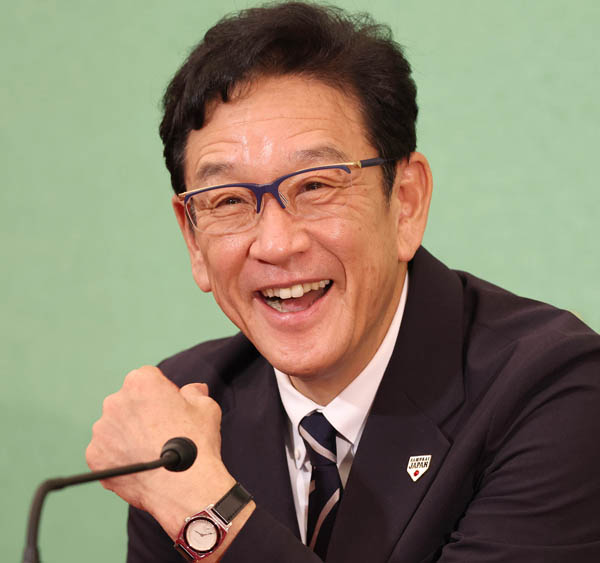 2023年の大納会には、WBC優勝の「侍ジャパン」監督だった栗山英樹氏がゲストに（Ｃ）日刊ゲンダイ