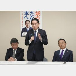 集金システムは温存（政治刷新本部の会合に臨む岸田首相）（Ｃ）共同通信社