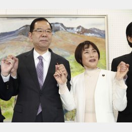 新委員長就任の田村智子氏（右）と議長就任の志位和夫氏（Ｃ）共同通信社