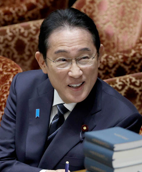相変わらずの「全力で」とは裏腹に…なぜか笑顔の岸田首相（Ｃ）日刊ゲンダイ