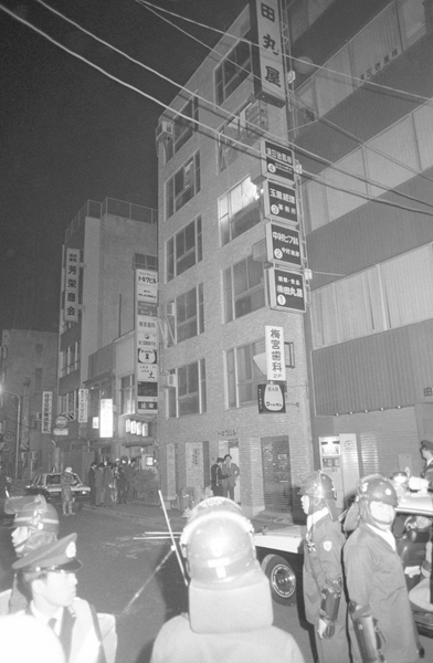 1975年4月19日、爆破事件があった韓国産業経済研究所が入る東京・銀座のビル（Ｃ）共同通信社