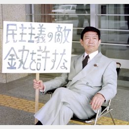 青島幸男議員のハンストが注目されたのもこの頃（Ｃ）共同通信社