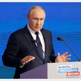 「健康不安説」に疑問（3月の大統領選のために同胞たちの前で演説をするロシアのプーチン大統領）／（Ｃ）ロイター
