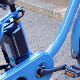 電動サポートが時速24キロで切れるのは電動アシスト自転車（e-BIKE）