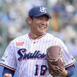 18日の中日との練習試合では2回を無得点に抑え、笑顔でベンチに戻る（Ｃ）共同通信社