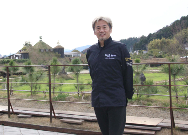 クラブハリエの山本隆夫社長（提供写真）