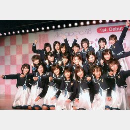 2006年2月1日、インディーズデビューシングル「桜の花びらたち」の公演もこの劇場で行われた（Ｃ）日刊ゲンダイ