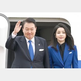 広島サミット来日時の韓国の尹錫悦大統領（左）と金建希夫人（Ｃ）日刊ゲンダイ