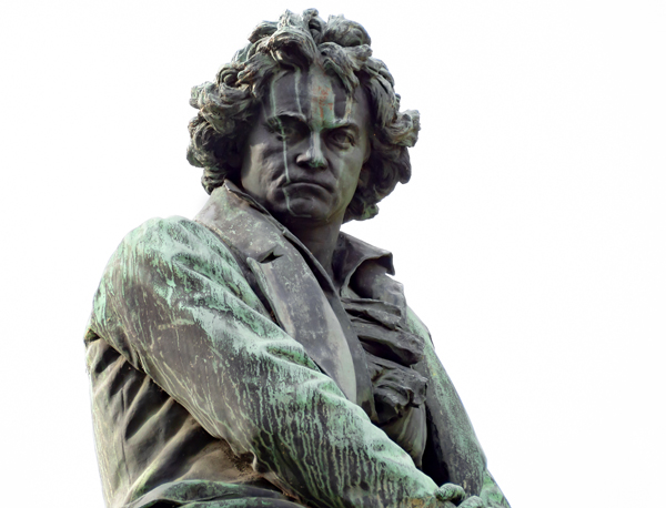 ベートーヴェン広場にある銅像（Ｃ）iStock