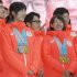 平昌五輪日本選手団帰国報告会で妹・美帆（左）と（Ｃ）日刊ゲンダイ