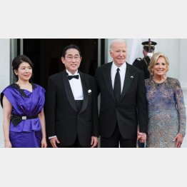 意味深だった公式夕食会（岸田首相と裕子夫人、バイデン米大統領とジル夫人）／（Ｃ）ロイター
